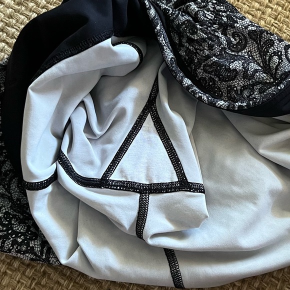 NWOT* Lululemon Outrun Mesh Crop Leggings - Picture 12 of 12